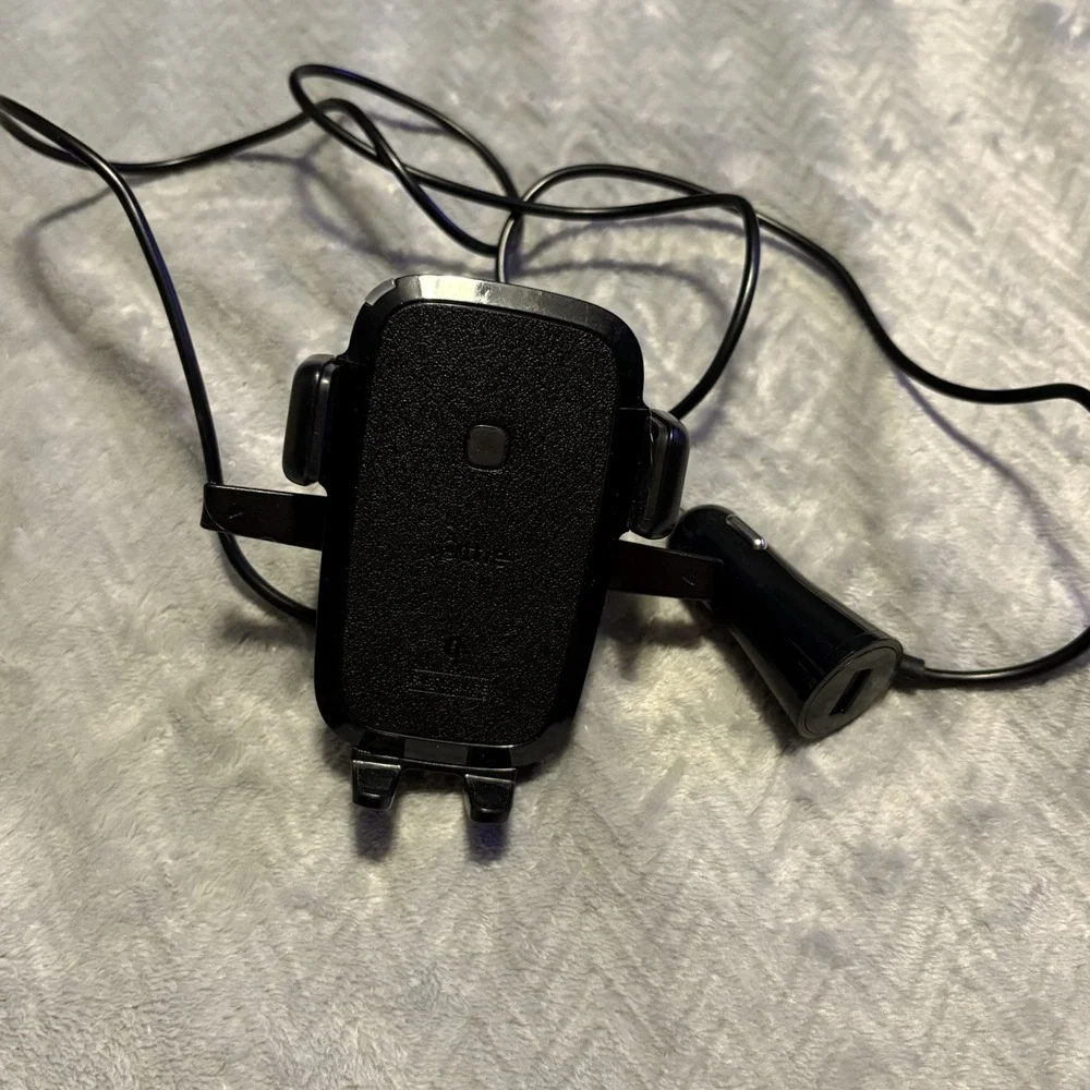 iottie Cell Phone Car Holder And Fast Charger
